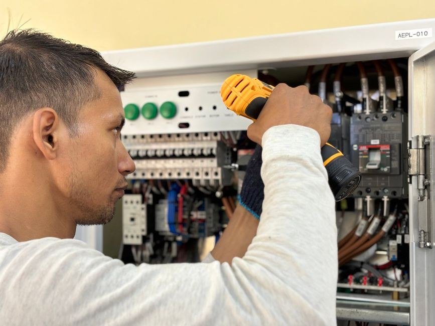 J&G Electrical team